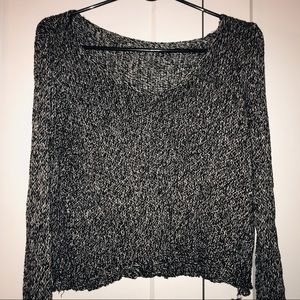 Low neck B&W cropped sweater